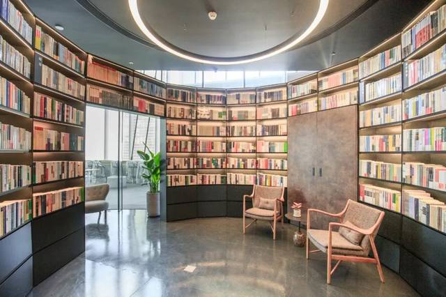 朵云書院閃耀上海之巔 239米高空，圖書出租新模式點亮城市文化燈塔